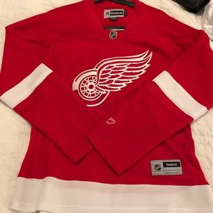 Women’s Red Wing Jersey